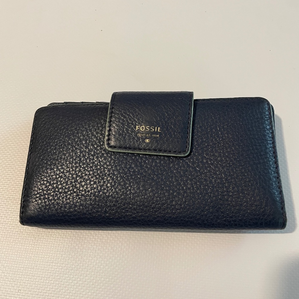 FOSSIL Navy Woman's Billfold Wallet